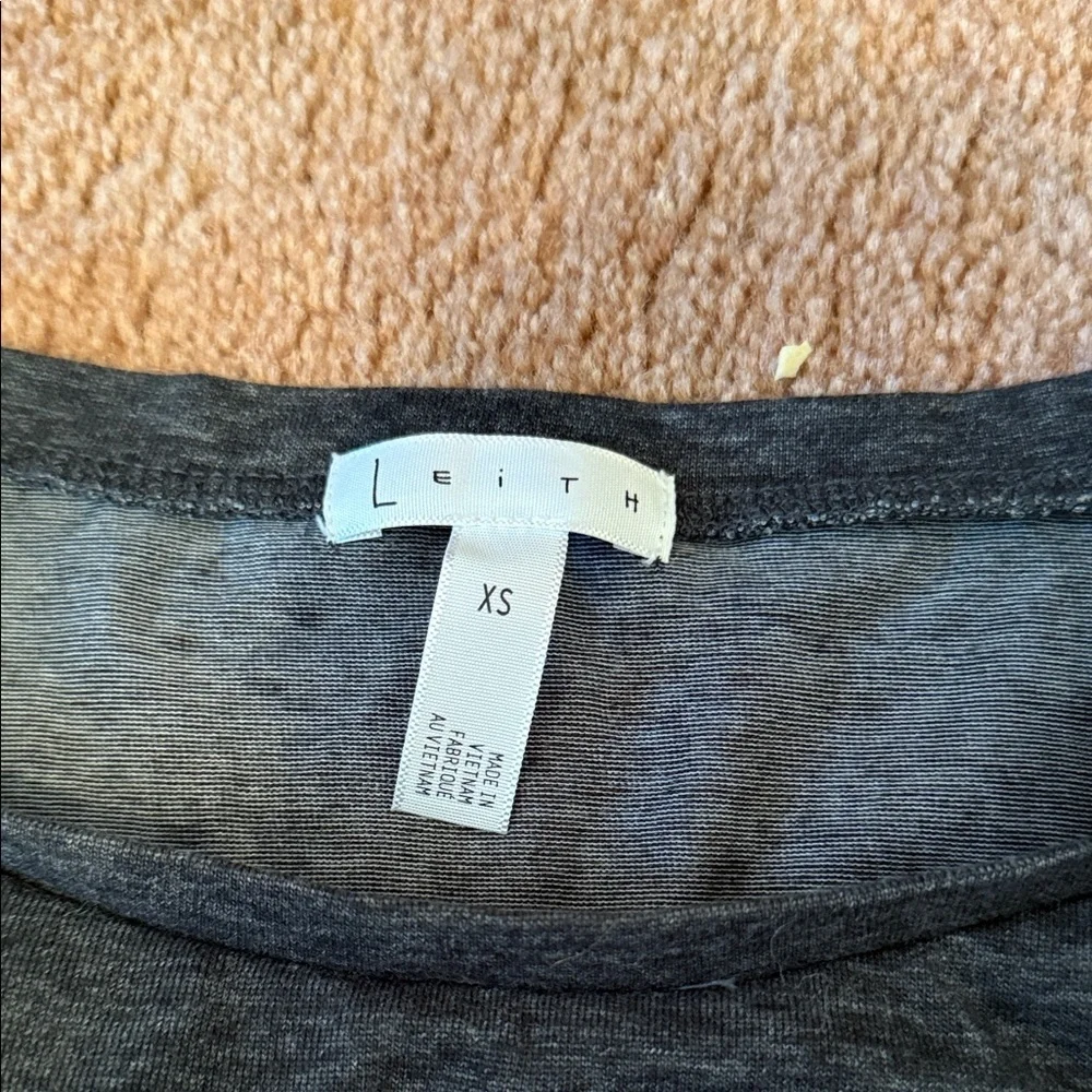 Leith Charcoal Gray Top - Picture 2 of 3